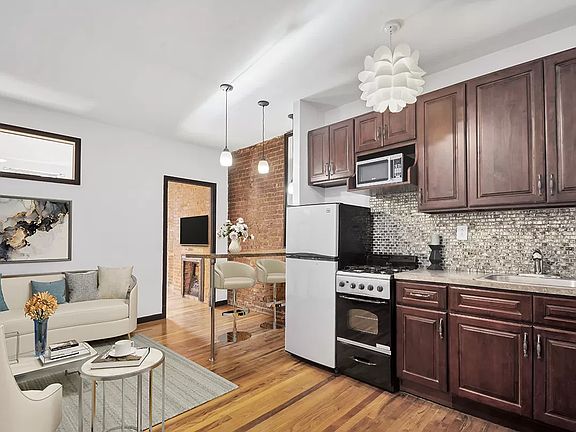 2nd image of 312 E 89th St APT 5C
