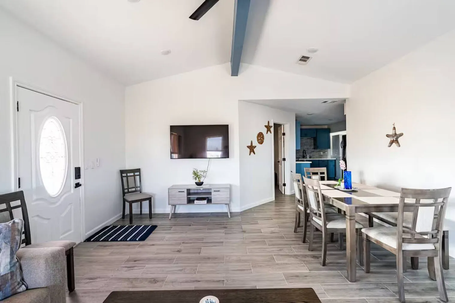 2 bed, 1.0 bath, 1044 sqft, $2,125 — Photo 3