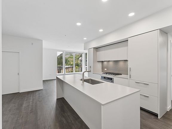 3rd image of 1500 Scott Cres #421