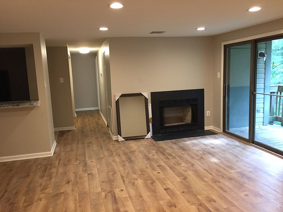 Dining Room/Fireplace