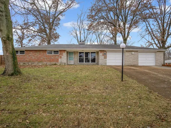 13 Berkshire Dr, Belleville, IL 62223