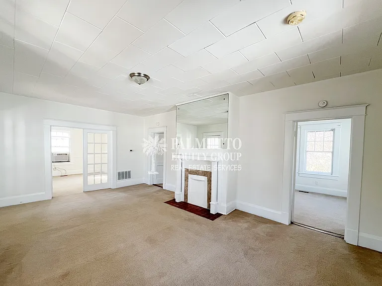1104 Gregory St — Photo 6