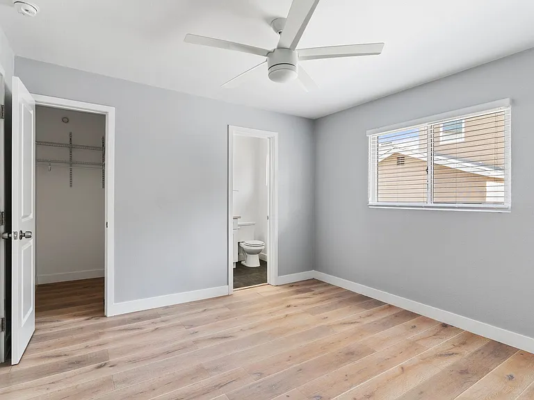1024 Loma Avenue — Photo 16