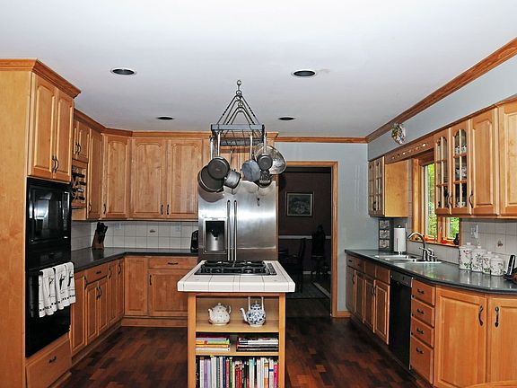4th image of 477 London Ln