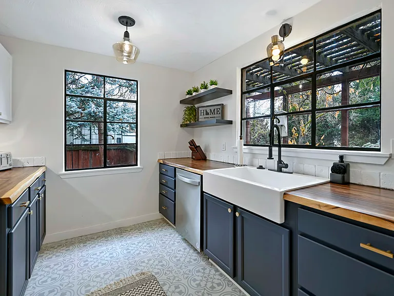 2312 W State St #3 — Photo 9