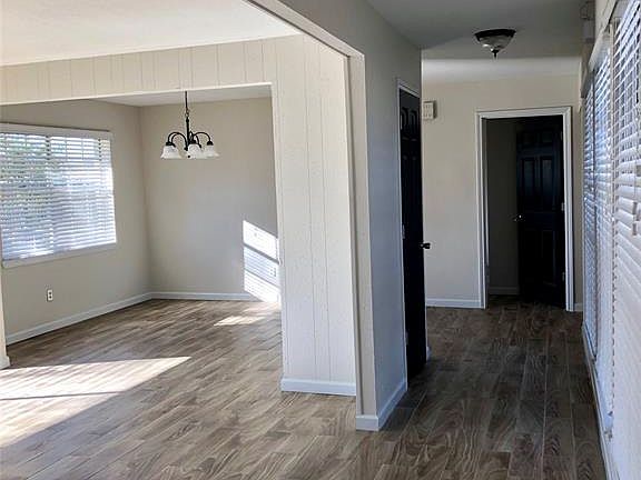 3rd image of 1327 Fallbrook Dr