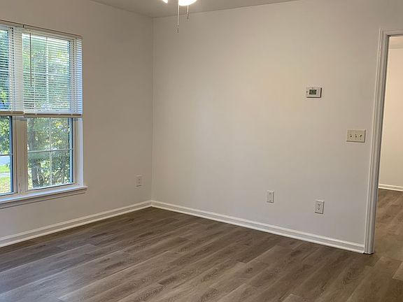 3rd image of 404 Wallington Rd