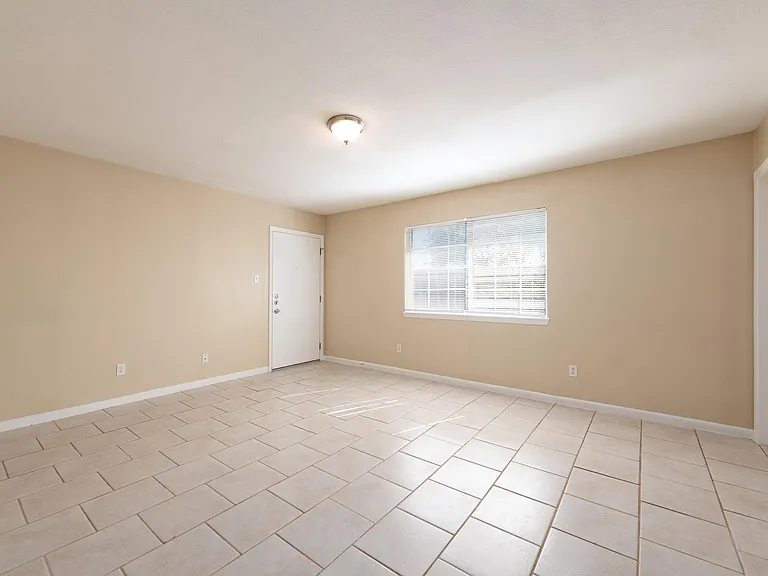 Twin Crest Dr — Photo 3