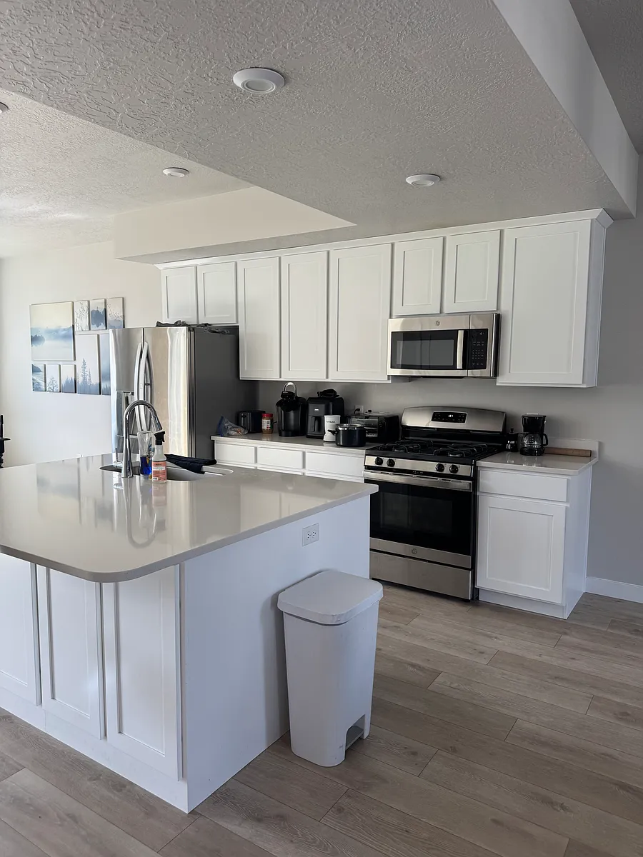 Building Photo - 983 W 420 S
