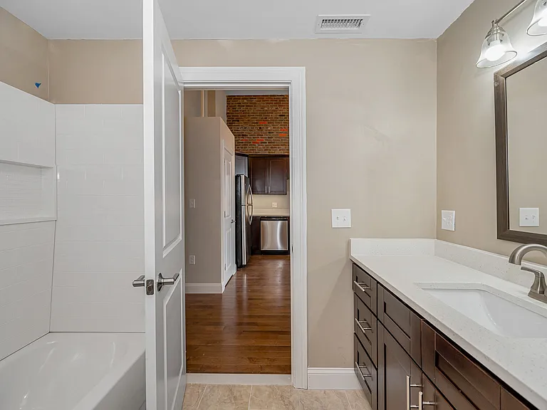 231 Central St #401 — Photo 4