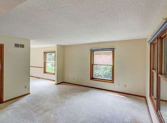 5th image of 2850 Greenwood Acres Dr