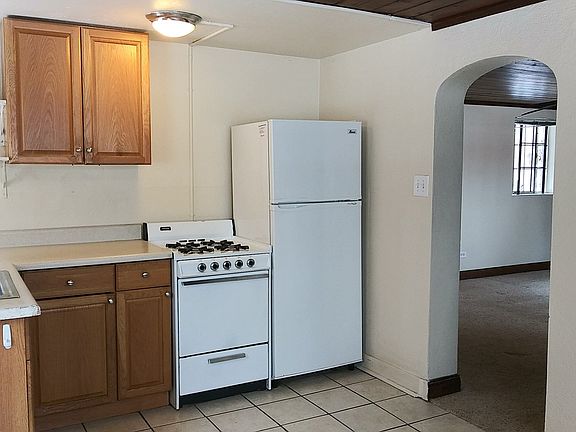 2nd image of 285-287 S Lafayette St #289