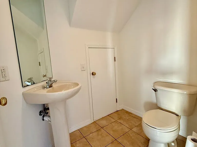 3846 Mandalay Dr — Photo 16