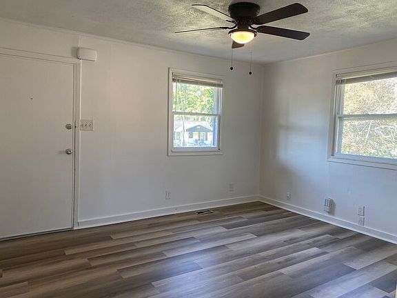 5th image of 306 Rose St