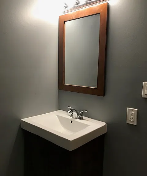 1st floor bathroom includes stand up shower