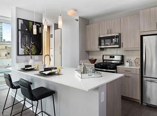 27 W Randolph Dr #914, Chicago, IL 60601