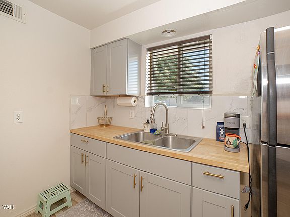 5th image of 1070 E 26th Pl