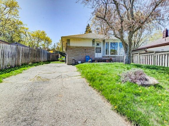 2nd image of 216 Hungerford Rd