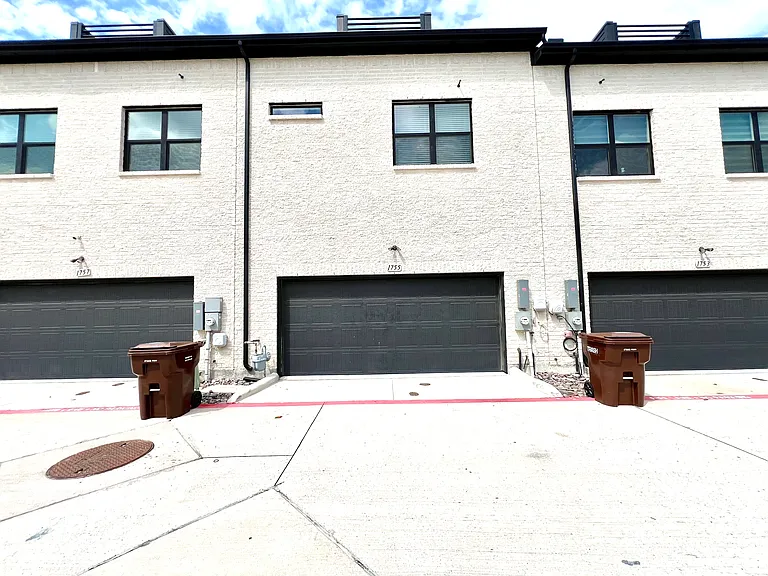 1755 Montgomery Dr — Photo 25