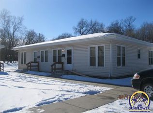 824/826 SE 14th St, Topeka, KS 66607