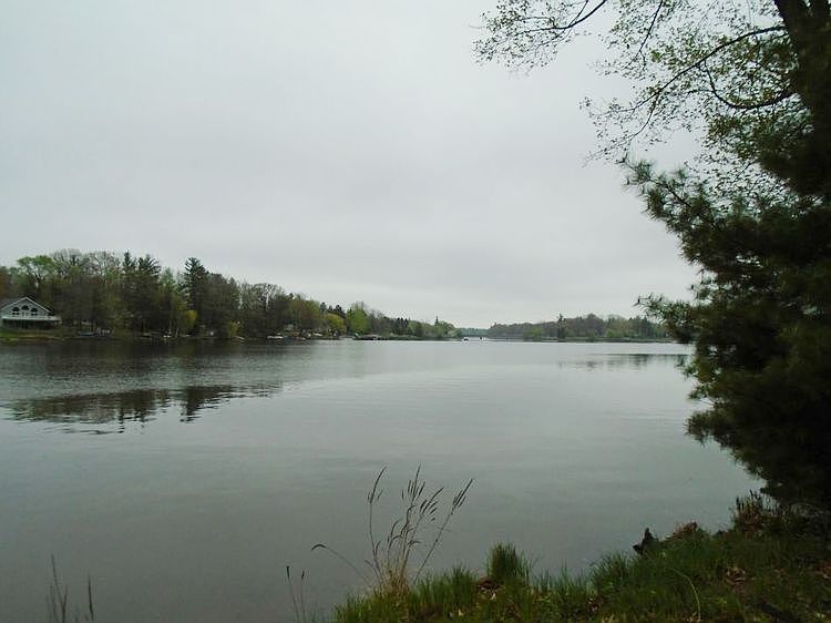 1st image of Oakridge Drive