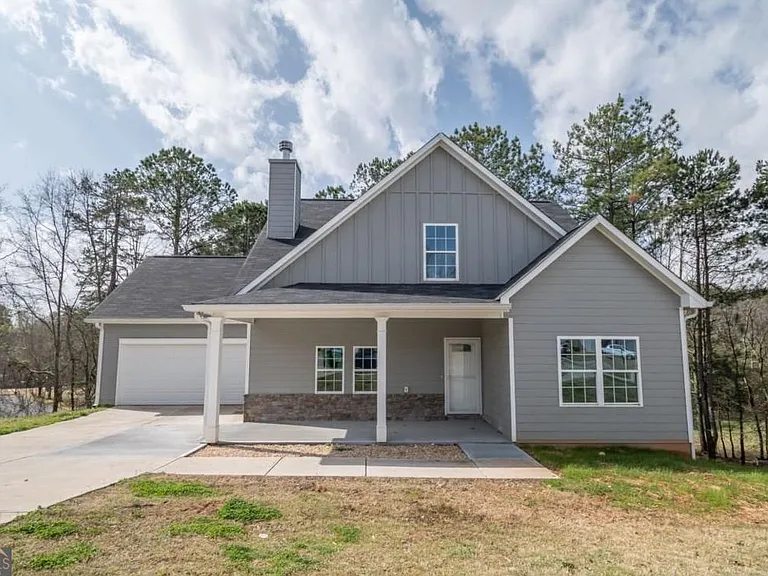 2446 Remington Dr — Photo 2