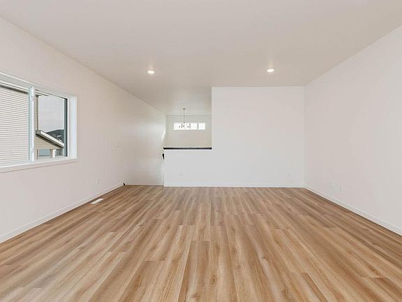 5th image of 1522 6th Ave NE