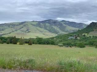 11052 Corp Ranch Rd, Ashland, OR 97520