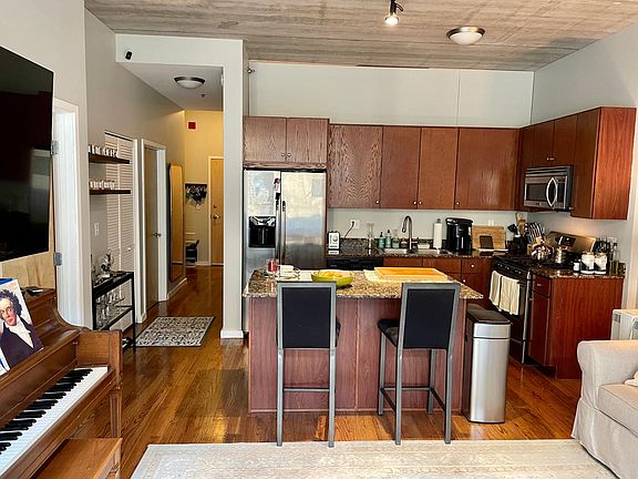 5th image of 630 N Franklin St APT 612
