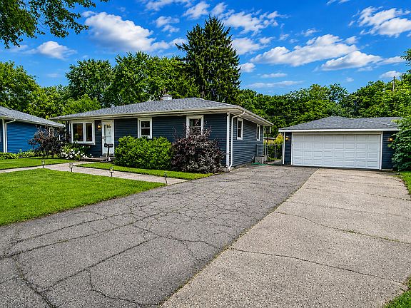 4th image of 807 Henry Ct