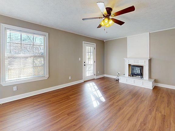 3rd image of 5636 Sussex Ln