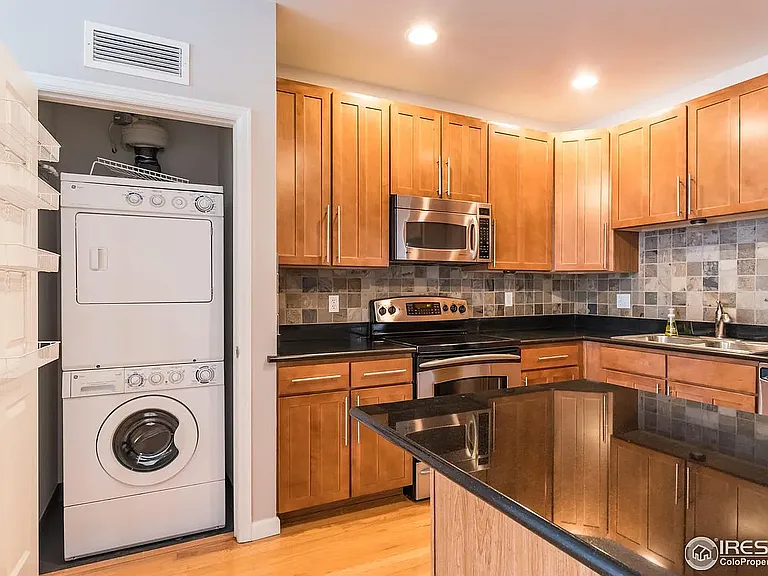 1950 N Logan St #804 — Photo 6
