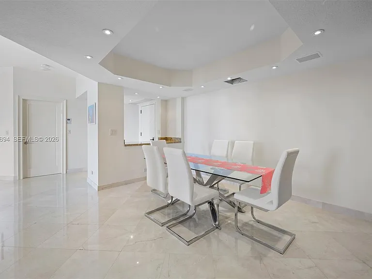 20191 E Country Club Dr #TS8 — Photo 4