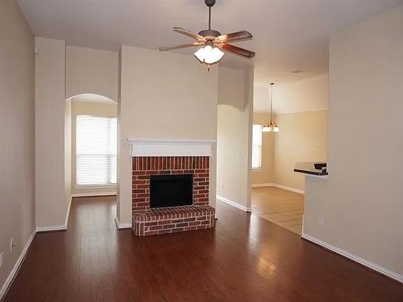3rd image of 311 Creekside Way