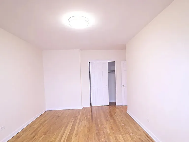 3415 Parsons Blvd #4R — Photo 8
