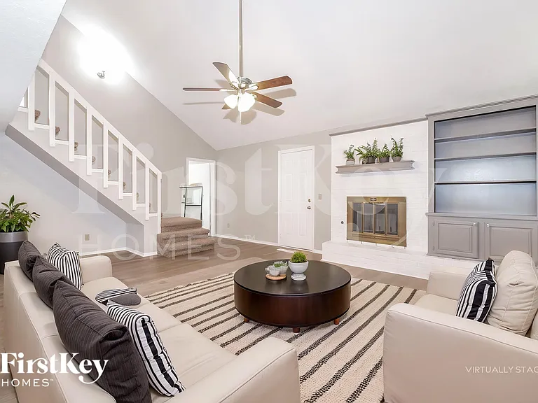 1008 Sennybridge Dr — Photo 3