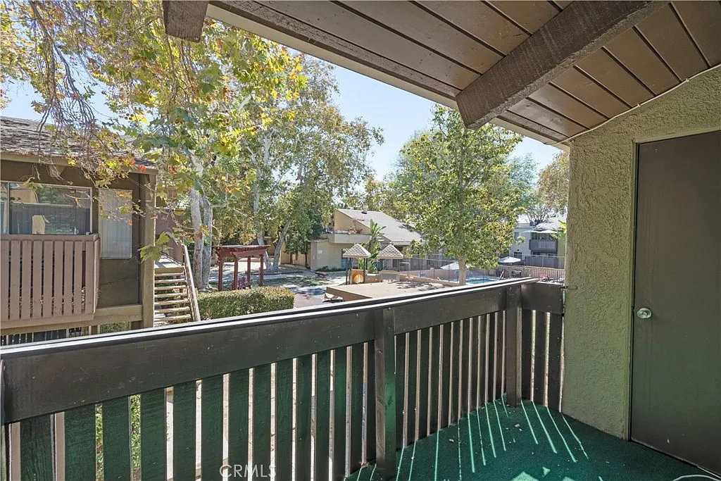 2 bed, 830 sqft, $2,500 — Photo 2