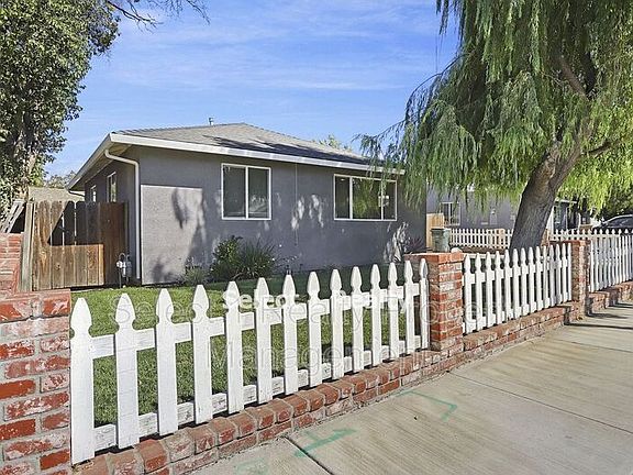 3rd image of 1131 Medanos St