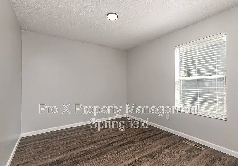1147 E Elm St #9 — Photo 10