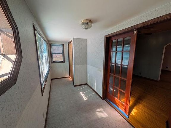 5th image of 205 Birch St E