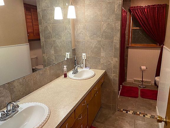 Bathroom - Upstairs