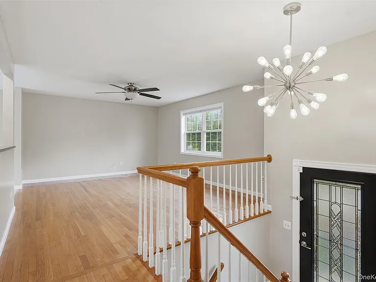 17 Watkins Dr — Photo 7
