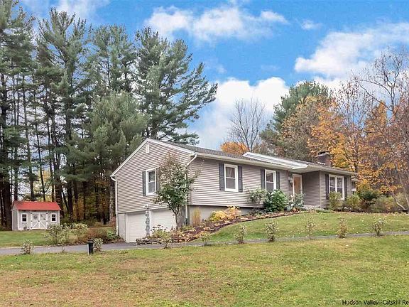 3rd image of 23 Hedge Row Ct