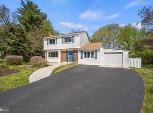 8 Locust Dr, Malvern, PA 19355