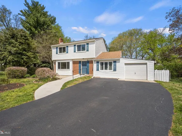 8 Locust Dr, Malvern, PA 19355