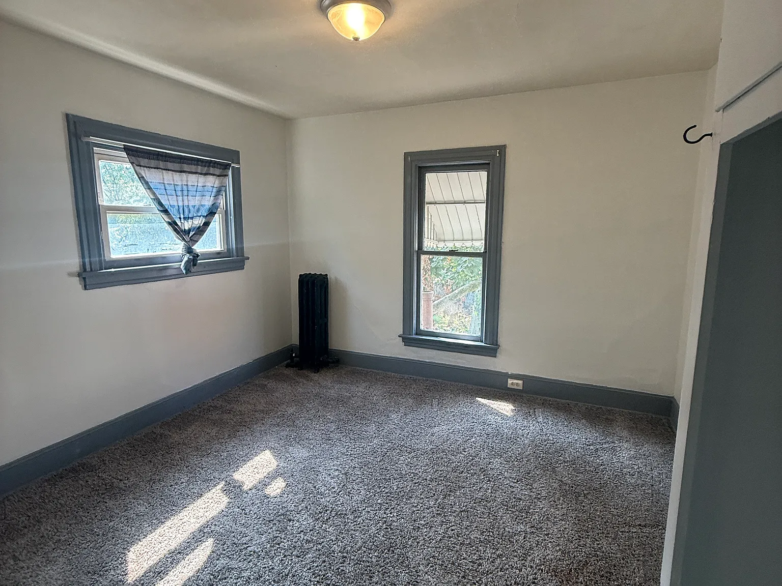 2 bed, 900 sqft, $900 — Photo 2