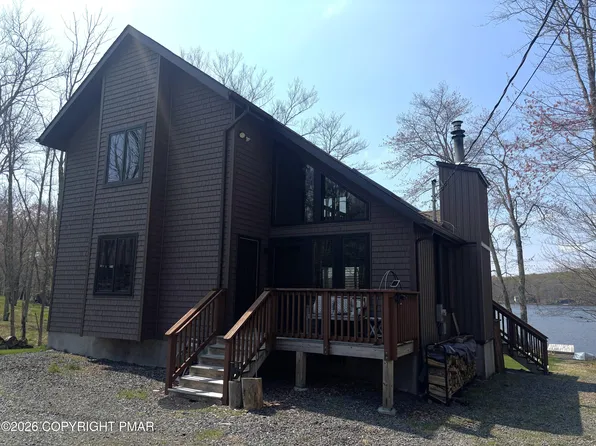 11 Lake Dr E #B327, Gouldsboro, PA 18424