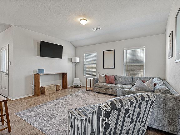5th image of 126 Ellis Dr