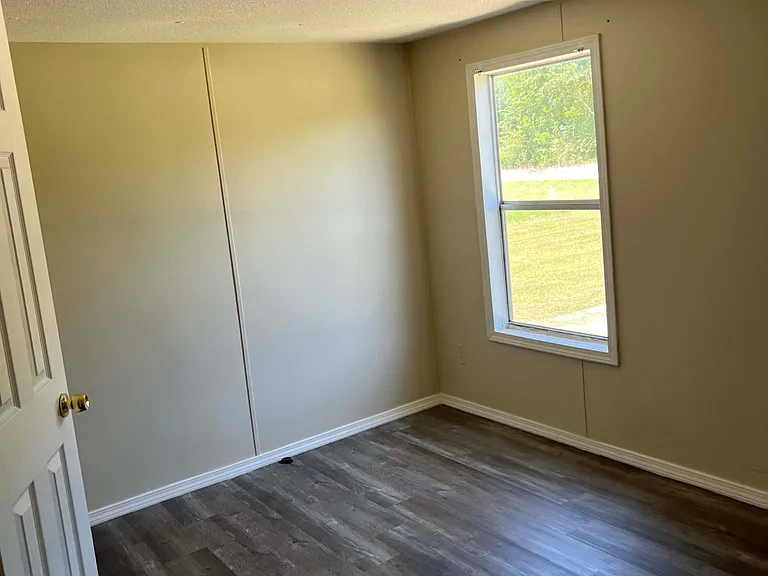28 Riverside Dr — Photo 6