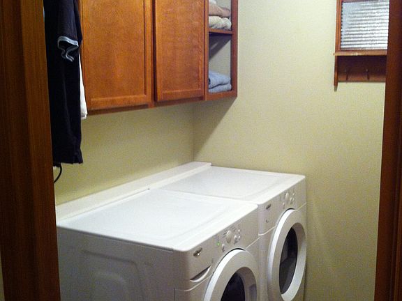 5th image of 521 Karen Ct SE